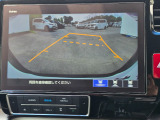 駐車時の安全確認をサポートするバックカメラも使用できます。インターナビで様々な情報を得ることもできます。