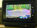 【バックカメラ】駐車時に後方がリアルタイム映像で確認できます。大型商業施設や立体駐車場での駐車時や、夜間のバック時に大活躍!運転スキルに関わらず、今や必須となった装備のひとつです!