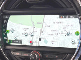 ●純正ナビ:一体感のあるナビは、高級感ある車内を演出してくれます。Bluetooth再生などオーディオ機能も充実しておりますので、運転もより楽しめます♪