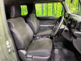 運転席まわりには十分なスペースがあり、大柄な方でもゆったり運転していただける環境です。