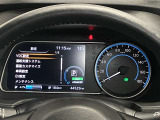【メーター】美しい大画面に映し出される多彩な情報が、快適なEVドライブをサポート!