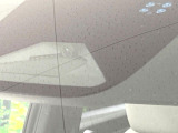 【ホンダセンシング】走行中に前方の車両等を認識し、衝突しそうな時は警報とブレーキで衝突回避と被害軽減をアシスト。より安全にドライブをお楽しみいただけます。