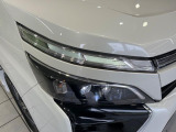 【LEDヘッドライト】悪天候や夜間走行時も良好な視界を確保し安心して運転できる高輝度LEDヘッドライトを装備!点灯速度が早く、消費電力も抑えられています。