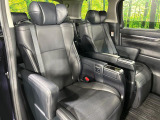 後部座席も気になるようなキズ・汚れやへたり等、大きなダメージはなく、良好な状態です。