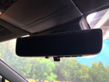 【デジタルインナーミラー】後席の大きな荷物や同乗者で後方が確認しづらい時でも安心!カメラが撮影した車両後方の映像をルームミラー内に表示。クリアな視界で状況の確認が可能です!