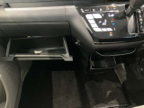 収納スペースもたくさん有ります☆車検証や小物類などすっきり収納♪