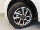 社外アルミホイール。タイヤサイズは、175/70R14です。