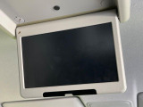 【フリップダウンモニター】大画面モニターで後席でもエンタメをお楽しみいただけます。小さなお子様にも大人気の装備です♪
