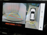 パノラミックビューモニター付きです。車両を上から見たような映像をディスプレイオーディオ画面に表示。運転席からの目視だけでは見にくい、車両周辺の状況をリアルタイムでしっかり確認できます。