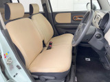 運転席まわりには十分なスペースがあり、大柄な方でもゆったり運転していただける環境です。