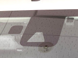 【プリクラッシュセーフティ】前方の車両等を検知し、衝突しそうな時は警報で注意を促し、ブレーキを踏む力をサポート。ブレーキを踏めなかった場合は衝突被害軽減ブレーキが作動、衝突回避をサポートします。