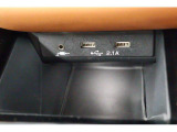 USB/AUX入力USBはモニターと連動。APPLE CAR PLAYやANDOROID AUTOはこちらに繋いで操作します。