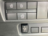 運転席側から両側スライドドアの開閉ができます