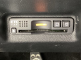 ハンドルの右下にETCがついています。高速道路の料金所の通過も楽々です。 カードの取り出しもしやすい場所についています。