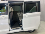 上から丸見えのアラウンドビューモニター付きで運転が楽しくなります!!