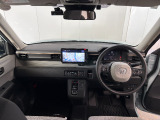 見通しの良い運転席回りとなっておりますので安心して運転をして頂けます!窓が大きいので明るく開放的な室内です
