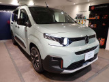 メーカー保証 AppleCarPlay バックカメラ アダクティブクルーズコントロール 前後ソナー LEDヘッドライト 電動パーキング レーンキープ USBポート 両側スライドドア ステアリングヒーター
