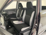 厚みがあって、座り心地のいいシート。運転席も助手席もリラックスしてゆったりと座れます♪