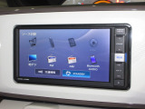 ナビゲーションは純正メモリーナビ(NMZK-W69D)を装着しております。AM、FM、CD、DVD再生、Bluetooth、フルセグTVがご使用いただけます。初めて訪れた場所でも安心ですね!