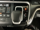 オートマチックシフトレバーは、手になじみ操作しやすい形状で安全運転にもつながります♪
