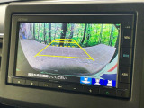 【バックカメラ】駐車時に後方がリアルタイム映像で確認できます。大型商業施設や立体駐車場での駐車時や、夜間のバック時に大活躍!運転スキルに関わらず、今や必須となった装備のひとつです!