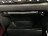 CD DVDプレーヤースロット部 CDリッピング機能 Apple CarPlay 、Android Auto 対応USBポート付きです