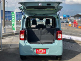 バックドアは上開き跳ね上げ式で、開口も広め!レジャーやショッピングの荷物も積みやすそうですね!