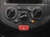 【マニュアルエアコン】ダイヤルをまわして簡単に温度調整が可能!車内も快適♪