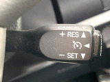 【クルーズコントロール】高速道路もラクラク走行。アクセルを離しても一定速度で走行ができ、長距離運転時の負担を軽減!加速・減速も簡単なスイッチ操作で調整できます。