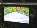 【バックカメラ】駐車時に後方がリアルタイム映像で確認できます。大型商業施設や立体駐車場での駐車時や、夜間のバック時に大活躍!運転スキルに関わらず、今や必須となった装備のひとつです!
