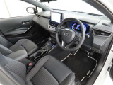 シンプルで使いやすいデザインの運転席です。