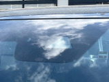 【スマートシティブレーキサポート】低速走行中に前方の車両等を認識し、衝突しそうな時は警報とブレーキで衝突回避と被害軽減をアシスト。より安全にドライブをお楽しみいただけます。
