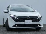 アダプティブLEDヘッドライト。フロントカメラで前方の状況を検知し対向車や先行車に眩しい思いをさせることなく必要なところだけを遠くまで照射します。