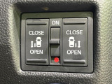 【両側パワースライドドア】スマートキーや運転席のスイッチで後席両側スライドドアの開閉が可能♪電動だから力を入れてドアを開ける必要が無く、小さなお子様でも簡単に開け閉めでき快適です♪