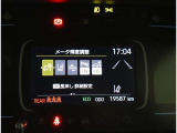 とっても見やすいメーターです。夜間時はラグジュアリーな気分にさせてくれる照明が魅力ですので、夜のドライブも楽しみになりますよ♪