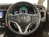 ハンドルにHondaセンシング系のクルーズコントロールやレーンキープアシストなどのスイッチと、オーディオの操作スイッチが装備されています。ハンドルから手を離さず安全に操作できます。
