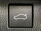 【パワーバックドア】スマートキーや運転席のボタンを押すだけでリアゲートが自動で開閉します!荷物を持っている時や、高い位置にあるバックドアを閉める際に便利な機能です♪