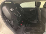 HONDA独自の機構!リアシートはチップアップ(跳ね上げ)することにより背の高い荷物も楽々積み込みすることが可能!!より空間を有効にするためにも大変便利なシートアレンジになります!!
