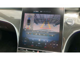 【コマンドシステム】センターのコントローラーとスイッチ類及び音声認識機能により、ナビゲーションやオーディオ&ビジュアル、車両設定等を安全に操作できます。また高精度ディスプレイを採用しています。