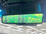 【デジタルインナーミラー】後席の大きな荷物や同乗者で後方が確認しづらい時でも安心!カメラが撮影した車両後方の映像をルームミラー内に表示。クリアな視界で状況の確認が可能です!