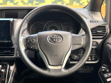 【純正革巻きステアリング】上質な革を使用することで、手にしっかり馴染みとても運転しやすいハンドルです♪