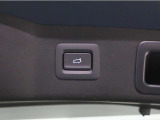 パワーリフトゲートを装備してますので、荷物の載せ降ろしが楽です。