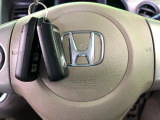【Hondaスマートキー】カバンやポケットに入れたままでもドアの施錠・解錠が可能なスマートキーを装備。エンジンのオン・オフ時もカギを取り出す必要が無いからとっても便利です♪