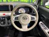 インテリアに合わせたデザインのステアリングは、運転される方のことも考え、運転しやすい形状、大きさです。是非一度、実際に触ってお確かめください。