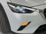 【LEDヘッドライト】悪天候や夜間走行時も良好な視界を確保し安心して運転できる高輝度LEDヘッドライトを装備!点灯速度が早く、消費電力も抑えられています。