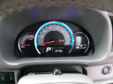 メーター中央に、様々な車両情報を表示してくれる、ディスプレイがついています。