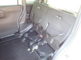◆チップアップ&ダイブダウン機構付【ULTR SEAT】は後席座面を左右分割で跳ね上げることができます。トランクで積載できない背の高い荷物をラクラク収納できます。ホンダ車ならではの人気装備です。