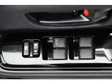 スイッチ一つで窓を開け閉めできるパワーウィンドウスイッチです。