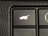 【パワーバックドア】スマートキーや運転席のボタンを押すだけでリアゲートが自動で開閉します!荷物を持っている時や、高い位置にあるバックドアを閉める際に便利な機能です♪