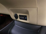 充電用USB端子付き。スマートフォンなどの充電に便利です。